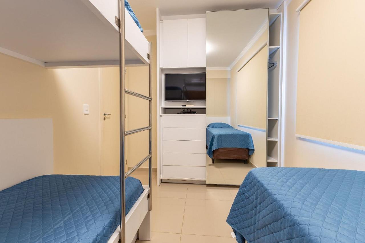 Cobertura Espacosa E Confortavel No Centro De บอมบินญัส ภายนอก รูปภาพ
