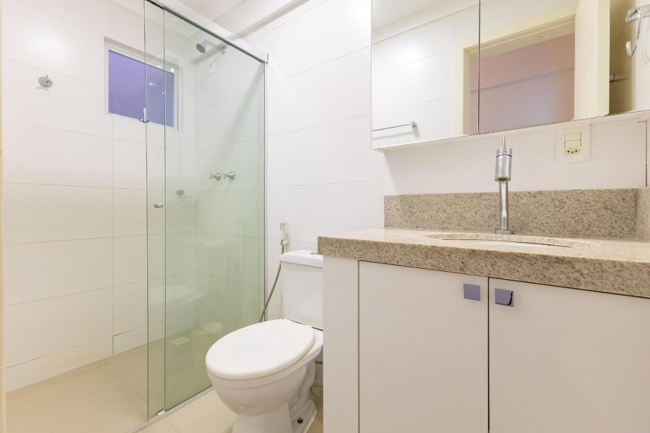 Cobertura Espacosa E Confortavel No Centro De บอมบินญัส ภายนอก รูปภาพ