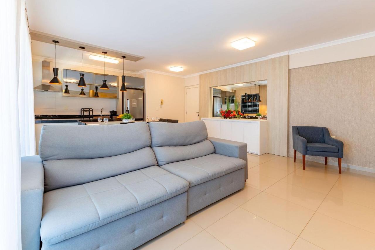Cobertura Espacosa E Confortavel No Centro De บอมบินญัส ภายนอก รูปภาพ