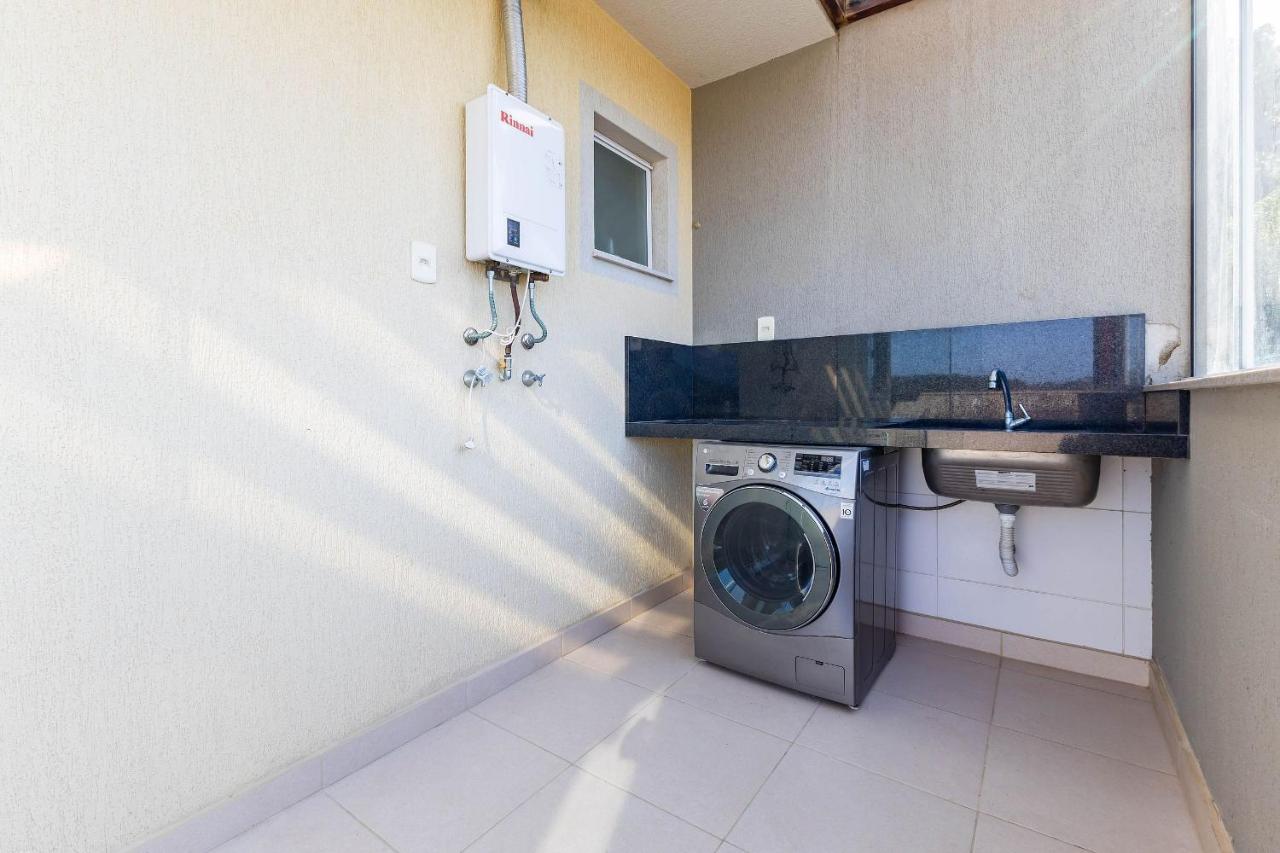 Cobertura Espacosa E Confortavel No Centro De บอมบินญัส ภายนอก รูปภาพ