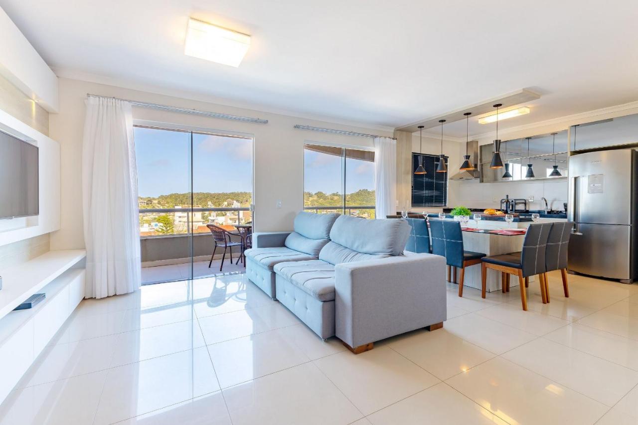 Cobertura Espacosa E Confortavel No Centro De บอมบินญัส ภายนอก รูปภาพ