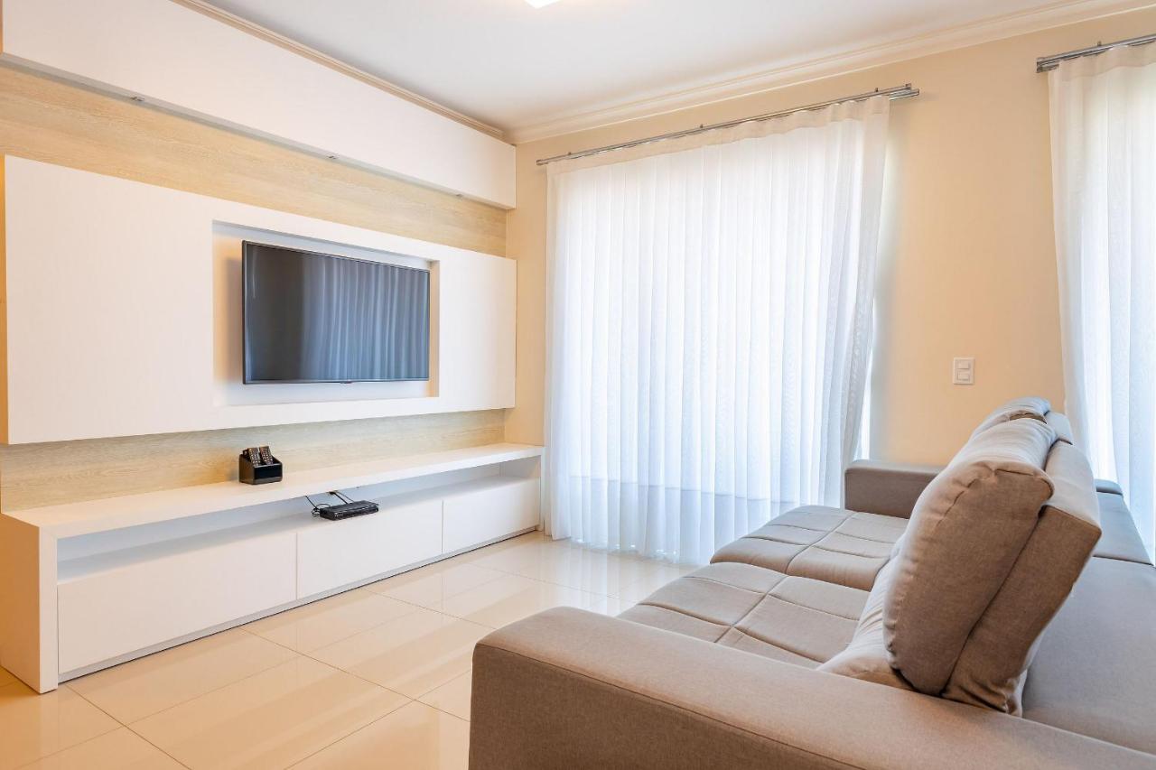 Cobertura Espacosa E Confortavel No Centro De บอมบินญัส ภายนอก รูปภาพ