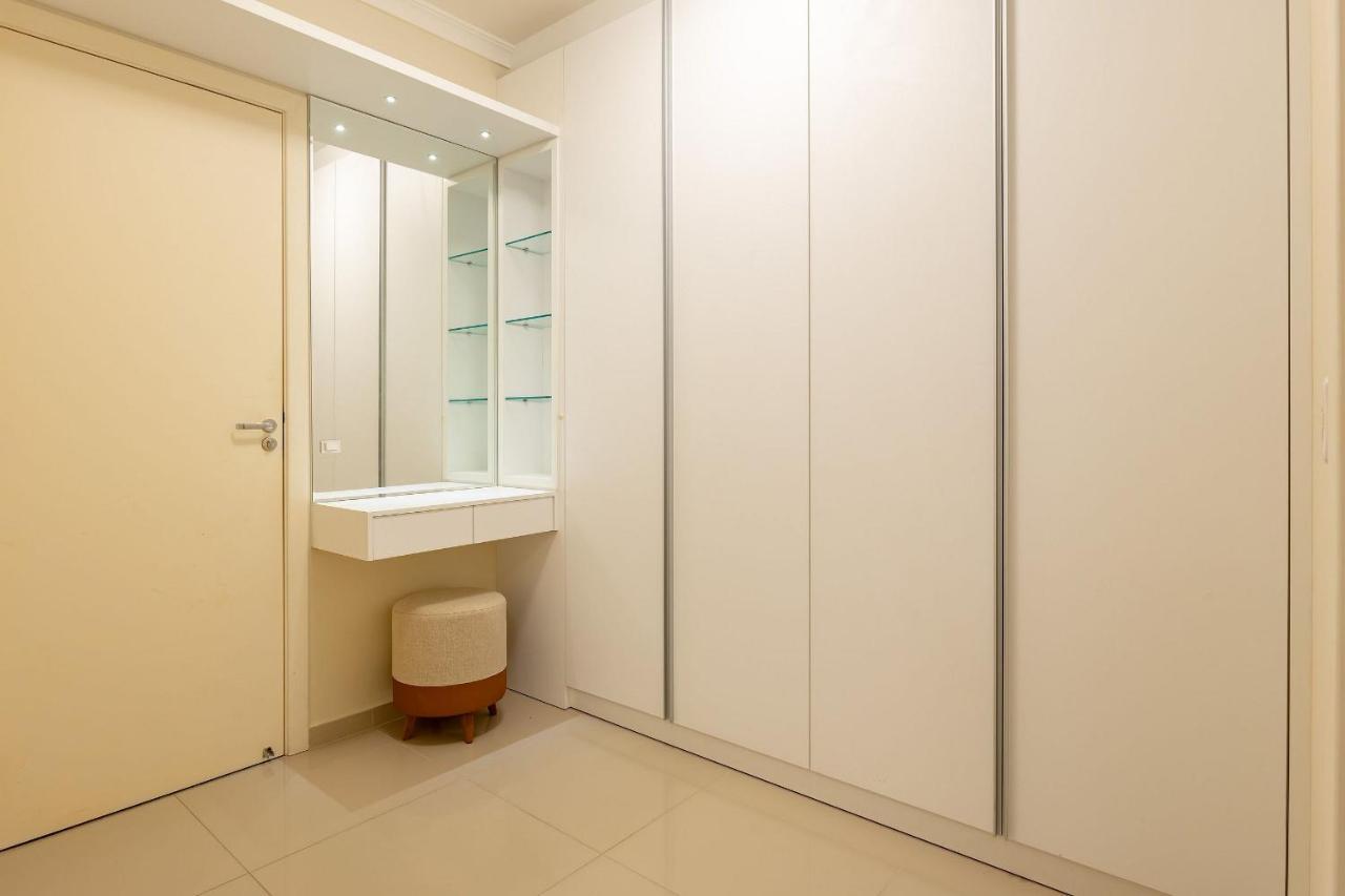 Cobertura Espacosa E Confortavel No Centro De บอมบินญัส ภายนอก รูปภาพ