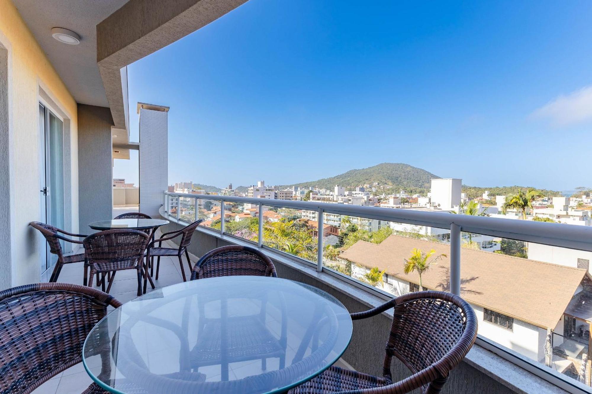 Cobertura Espacosa E Confortavel No Centro De บอมบินญัส ภายนอก รูปภาพ